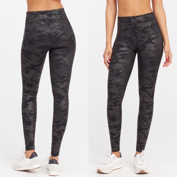 Spanx‎ Matte Black Faux Leather Leggings - 20185R - Camo Camouflage Pants Sz L - Picture 1 of 12